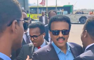 Farmaajo oo dalka 3sano kadib,dib ugu soo laabta,Iyo kulamo xasaasi ah oo socda