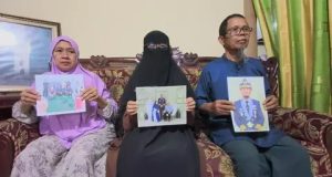 Qoyska Kabtanka Markab Shidaal Xeebaha Soomaaliya Lagu Afduubtay oo Dawladda Indonesia ka Dalbaday Faragelin.